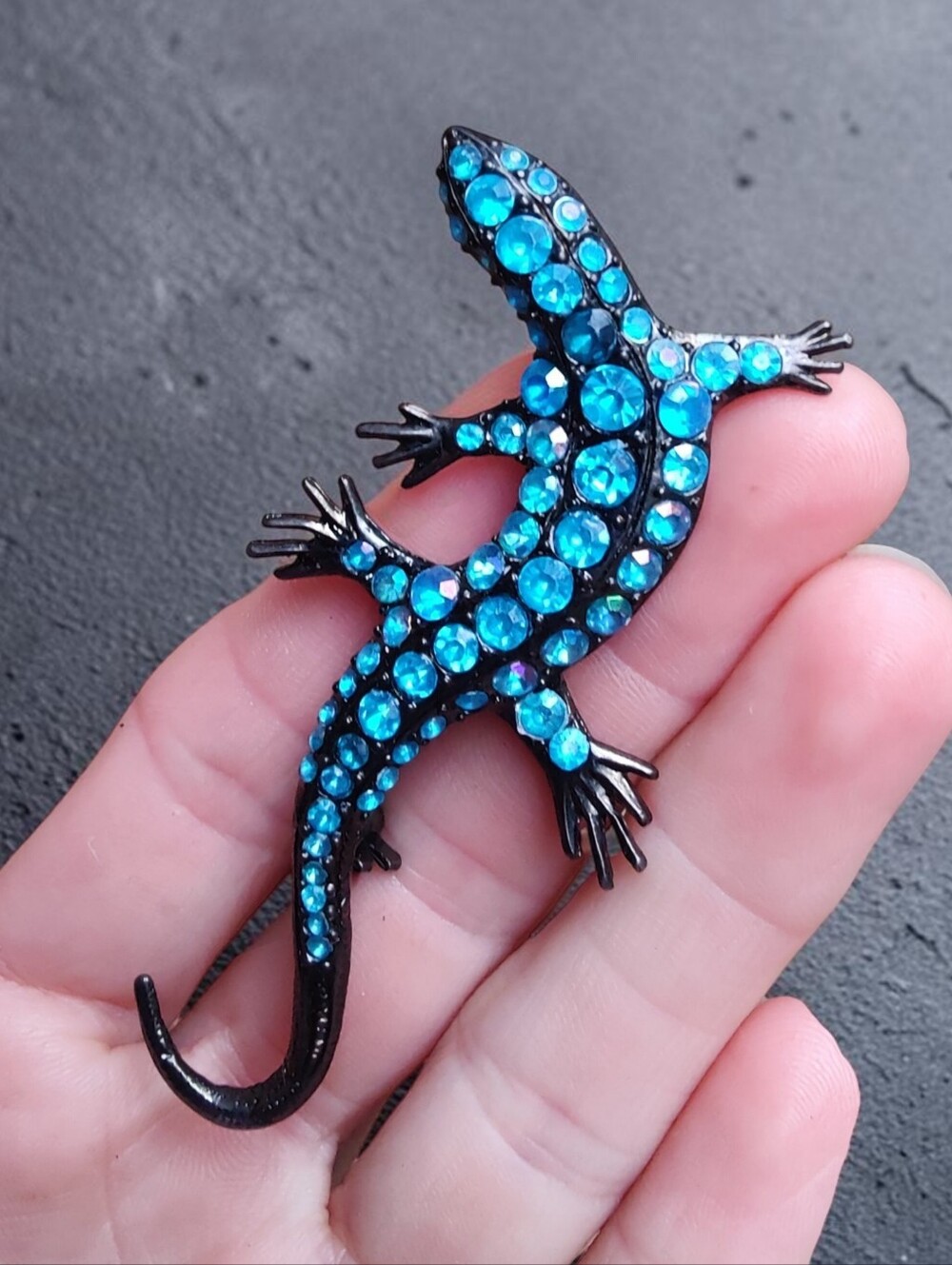 🦎 Large Blue Crystalnlizard Pin